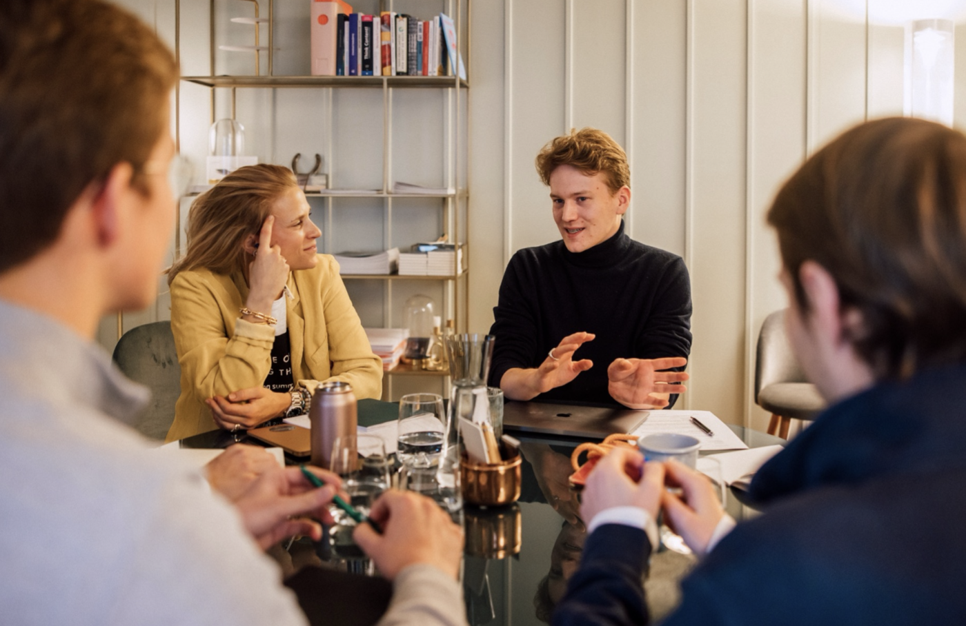 Zukunft im Generationen-Dialog gestalten.